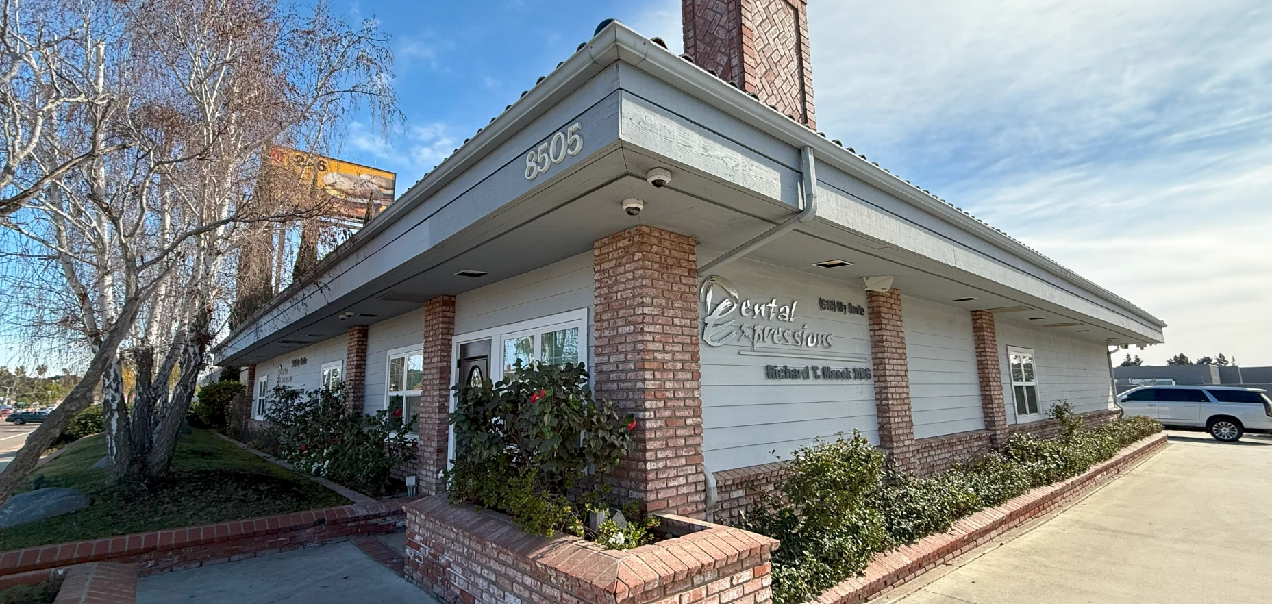 Dental Expressions peaceful modern consultation room with our expert dentist in San Diego.